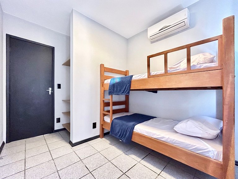 003 - Apartamento com 2 dormitórios na praia de Bombas