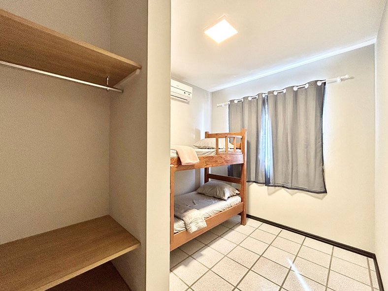 005 - Apartamento com 2 dormitórios na praia de Bombas