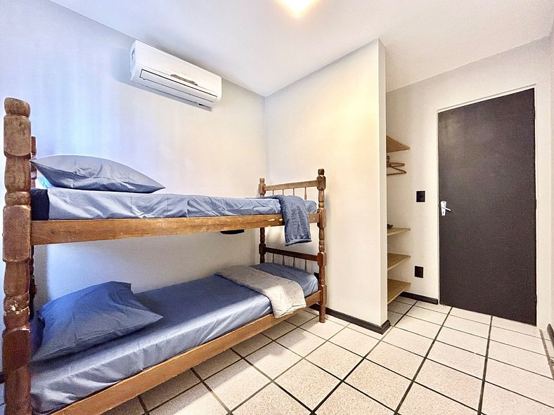006 - Apartamento com 2 dormitórios na praia de Bombas
