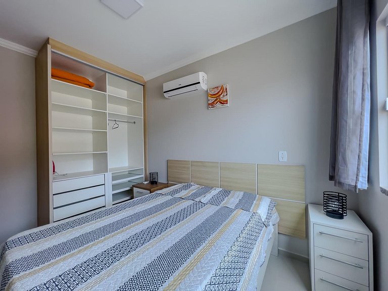 011 - Excelente apto com 03 dormitórios à 100m da Praia de B