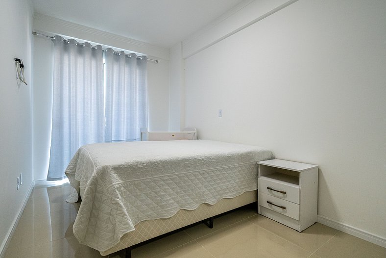 020 - Apartamento 2 dormitórios na Praia de Bombas