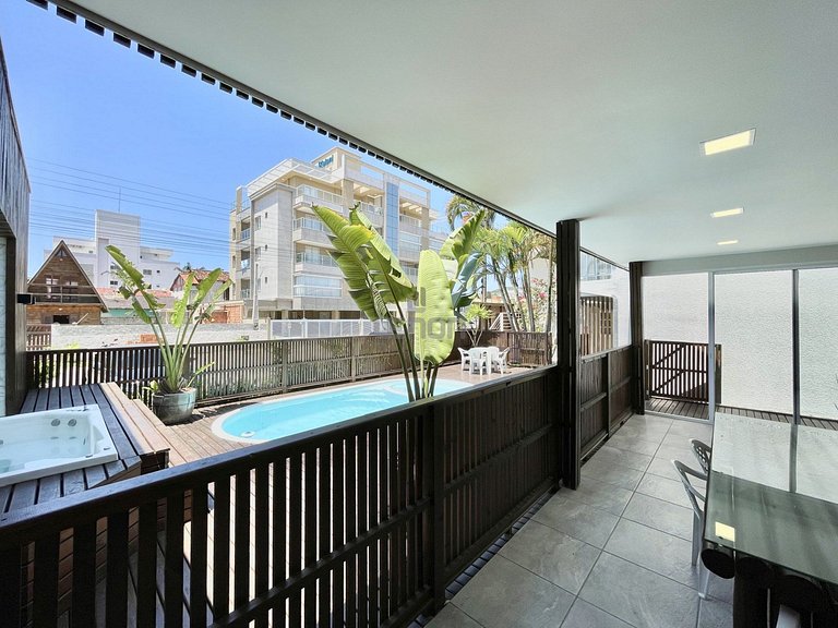 022 - Lindo Residencial com Piscina e Jacuzzi em Bombas