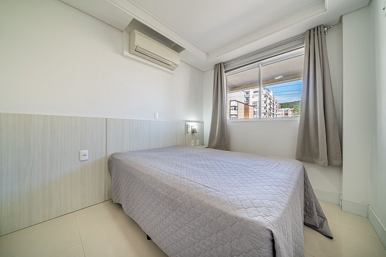 047 - Ótimo apartamento 3 dormitórios, na praia de Bombas