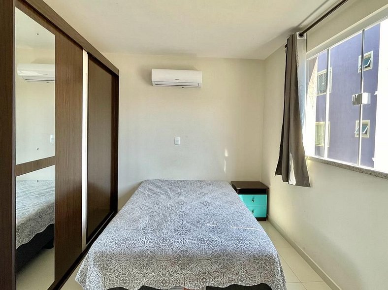 051 - Apartamento bem decorado de 02 quartos na praia de Bom