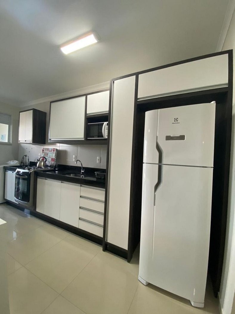 051 - Excelente Apartamento na Praia de Bombas