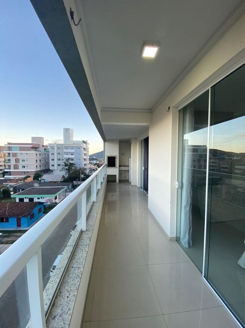 051 - Excelente Apartamento na Praia de Bombas