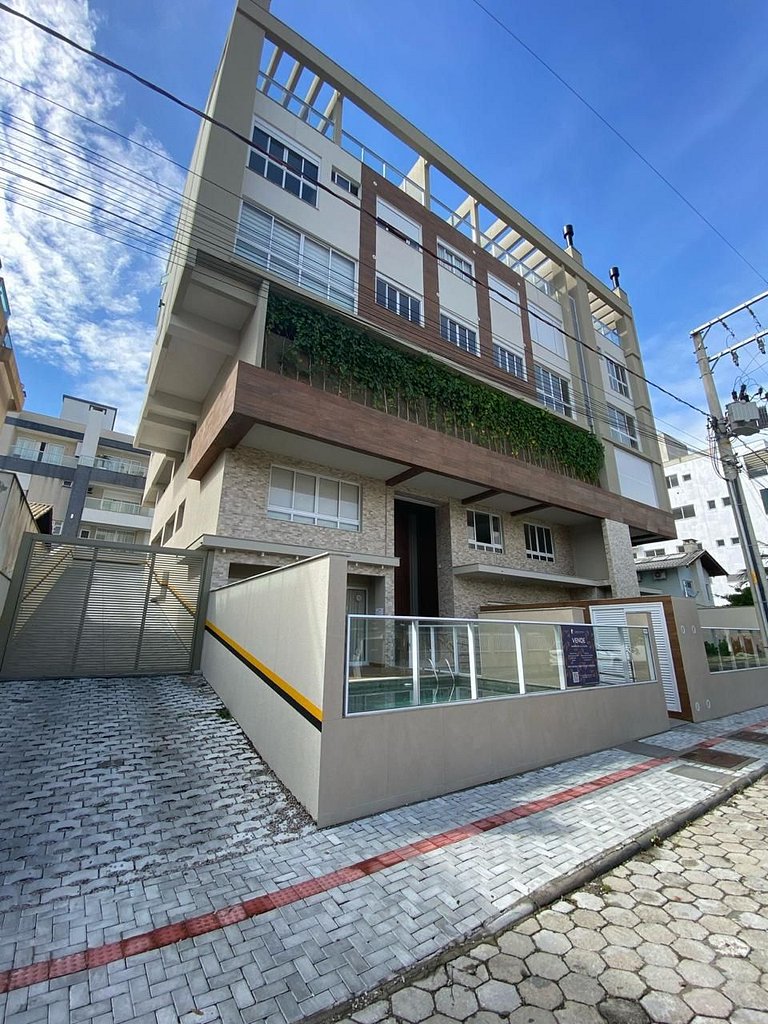 143 - Apartamento com 2 suítes em Mariscal