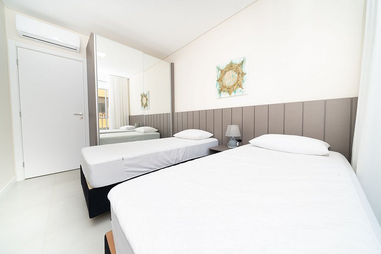 195 - Apartamento com 2 dormitórios a 50m da praia de Marisc