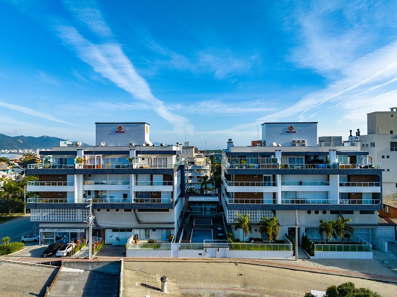 195 - Apartamento com 2 dormitórios a 50m da praia de Marisc