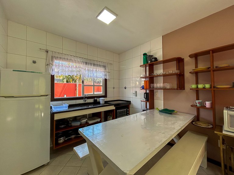 218 - Linda casa com amplo espaço em Mariscal