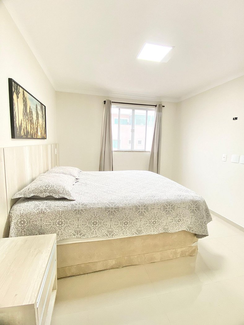 298 - Excelente apartamento em 350 metros da praia de Bombas