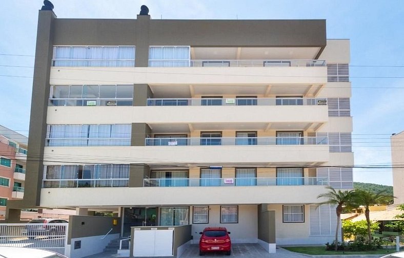 298 - Excelente apartamento em 350 metros da praia de Bombas