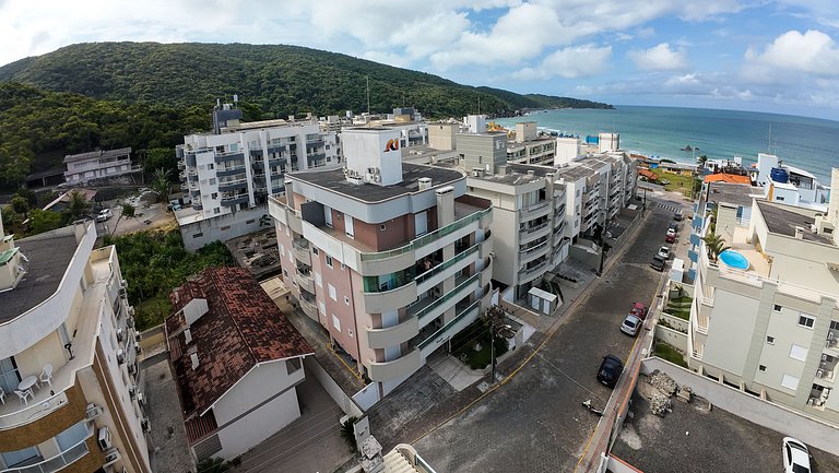 304 - Apartamento de três dormitórios sendo uma suíte em ape