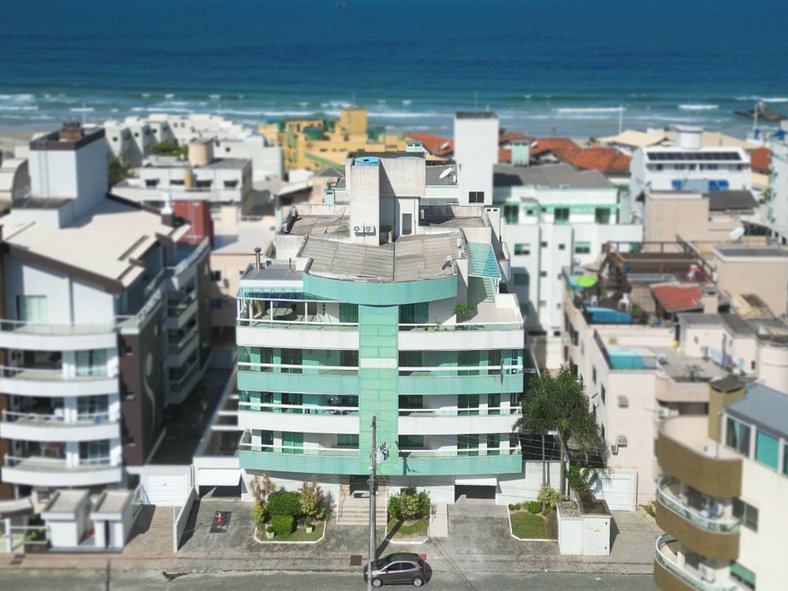 401 - Cobertura ampla com 03 dormitórios na praia de Bombas