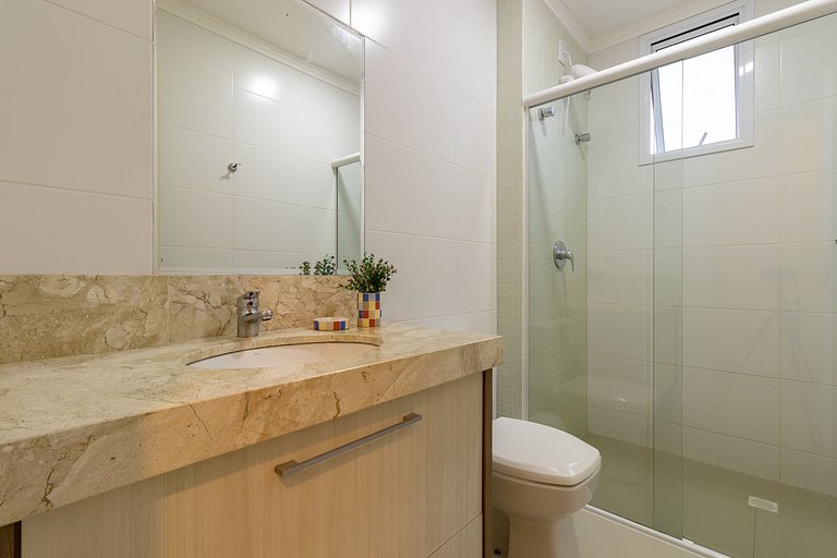 Apartamento em 4 ilhas - apto com 03 Quartos, a 100m da prai