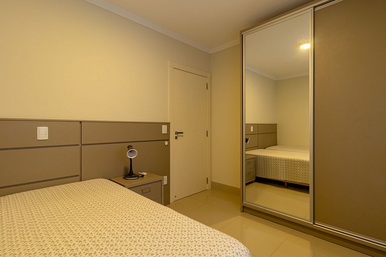 Apartamento em 4 ilhas - apto com 03 Quartos, a 100m da prai