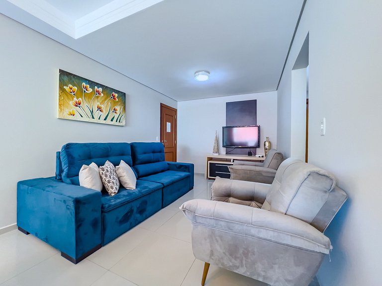012 - Apartamento espaçoso à 120m Praia de Bombas