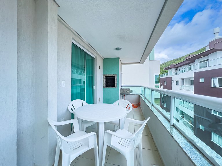 012 - Apartamento espaçoso à 120m Praia de Bombas