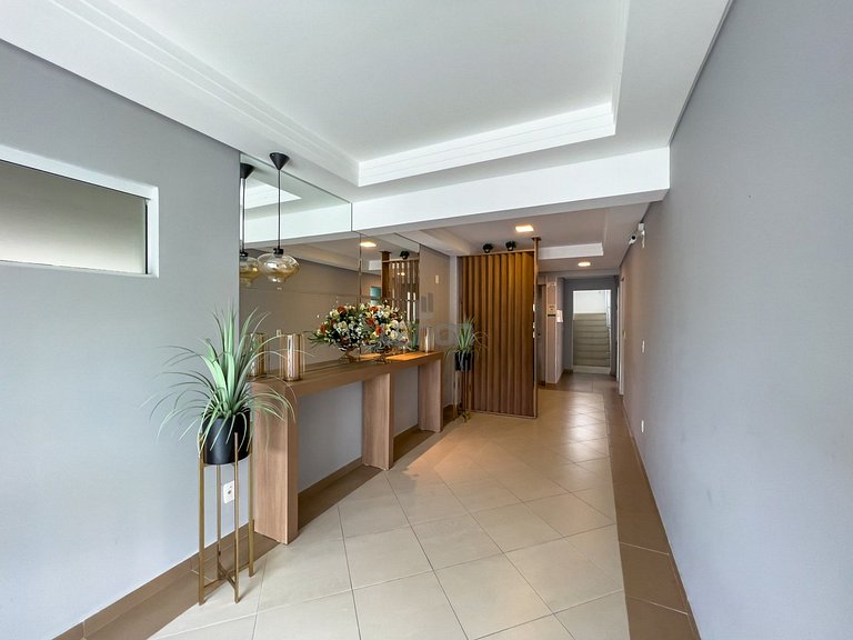 012 - Apartamento espaçoso à 120m Praia de Bombas