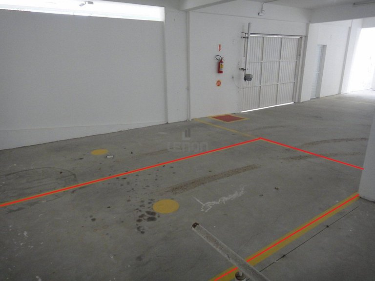 012 - Apartamento espaçoso à 120m Praia de Bombas