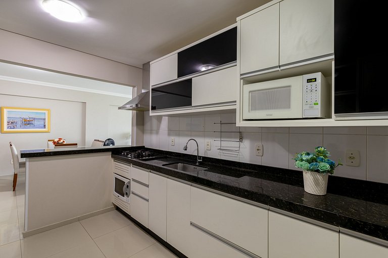 113 - Apto 3 dorm c/ sacada 130m do mar