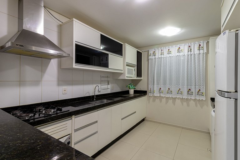 113 - Apto 3 dorm c/ sacada 130m do mar