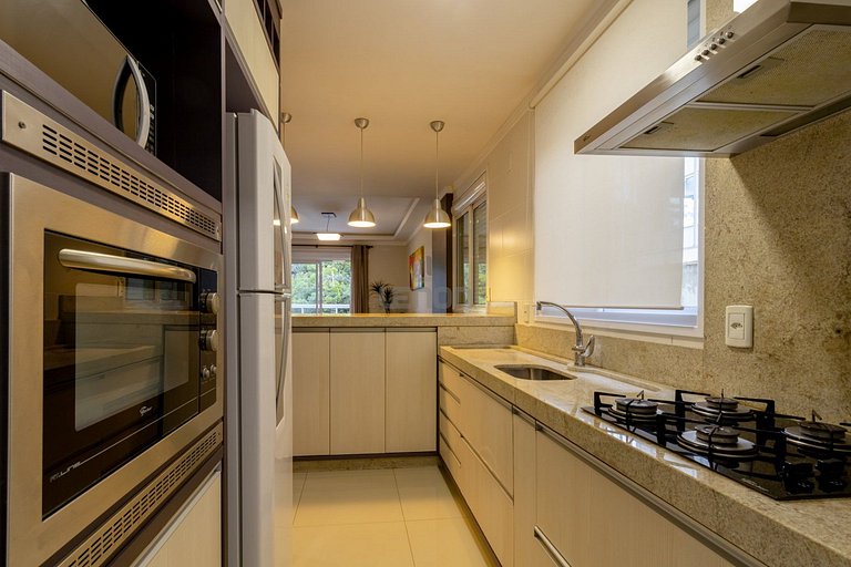 173 - Apartamento em 4 Ilhas com Piscina