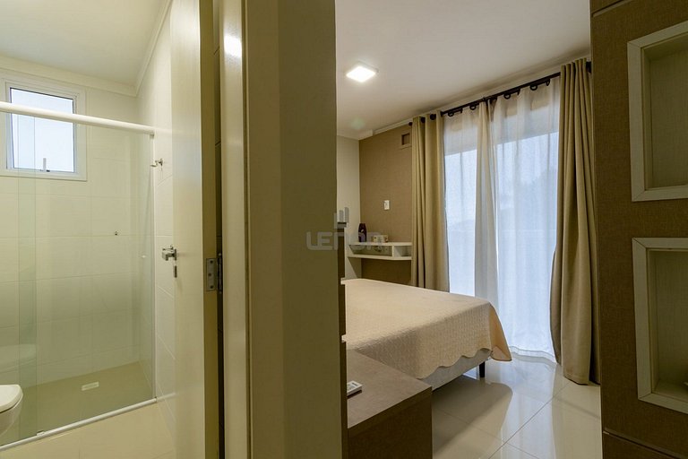 173 - Apartamento em 4 Ilhas com Piscina