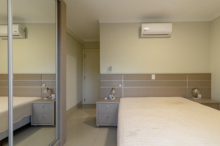 173 - Apartamento em 4 Ilhas com Piscina