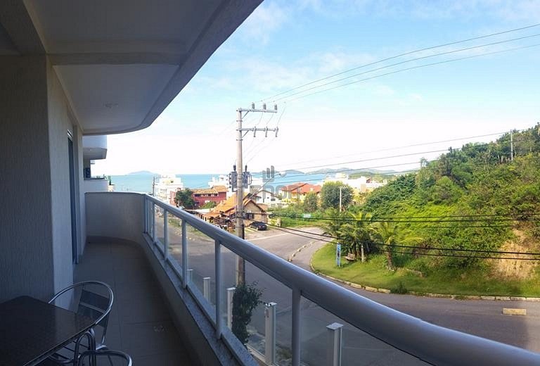 173 - Apartamento em 4 Ilhas com Piscina