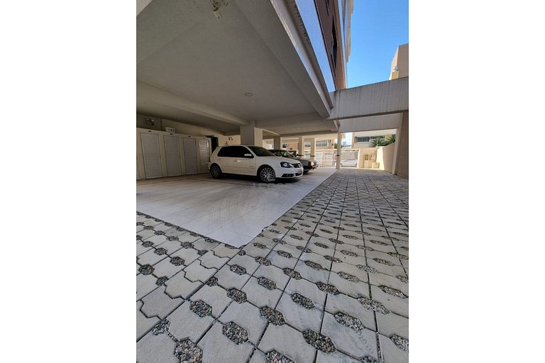 049 - Amplo Apartamento na Praia de Bombas
