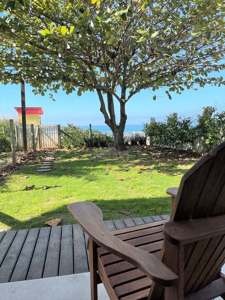 149 - Casa pé na areia Mariscal com 04 dormitórios