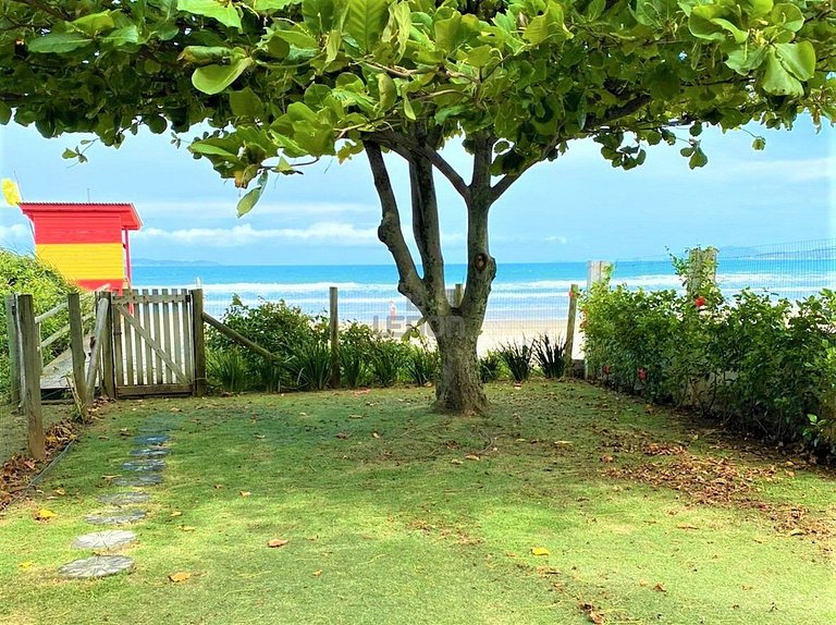 149 - Casa pé na areia Mariscal com 04 dormitórios
