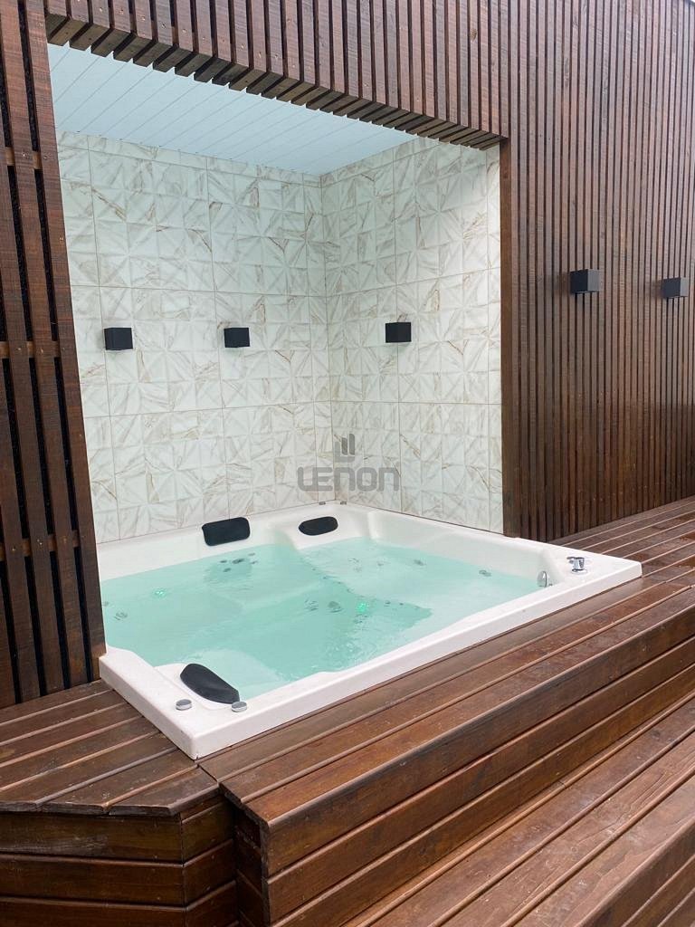 024 - Residencial com Piscina e Jacuzzi em Bombas