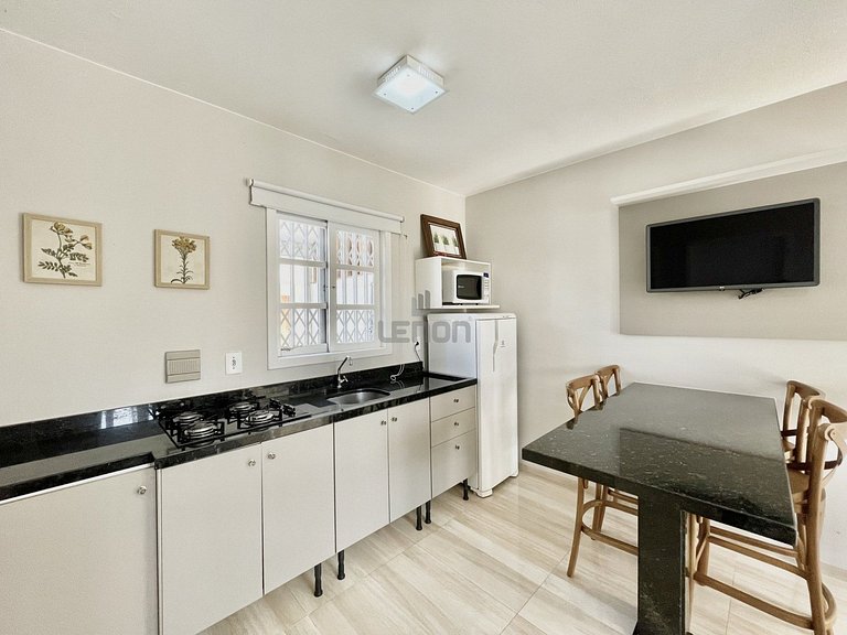 028 - Residencial com Piscina e Jacuzzi em Bombas