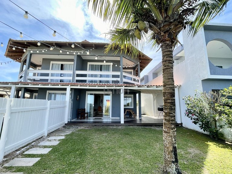 148 - Casa pé na areia Mariscal com 04 dormitórios