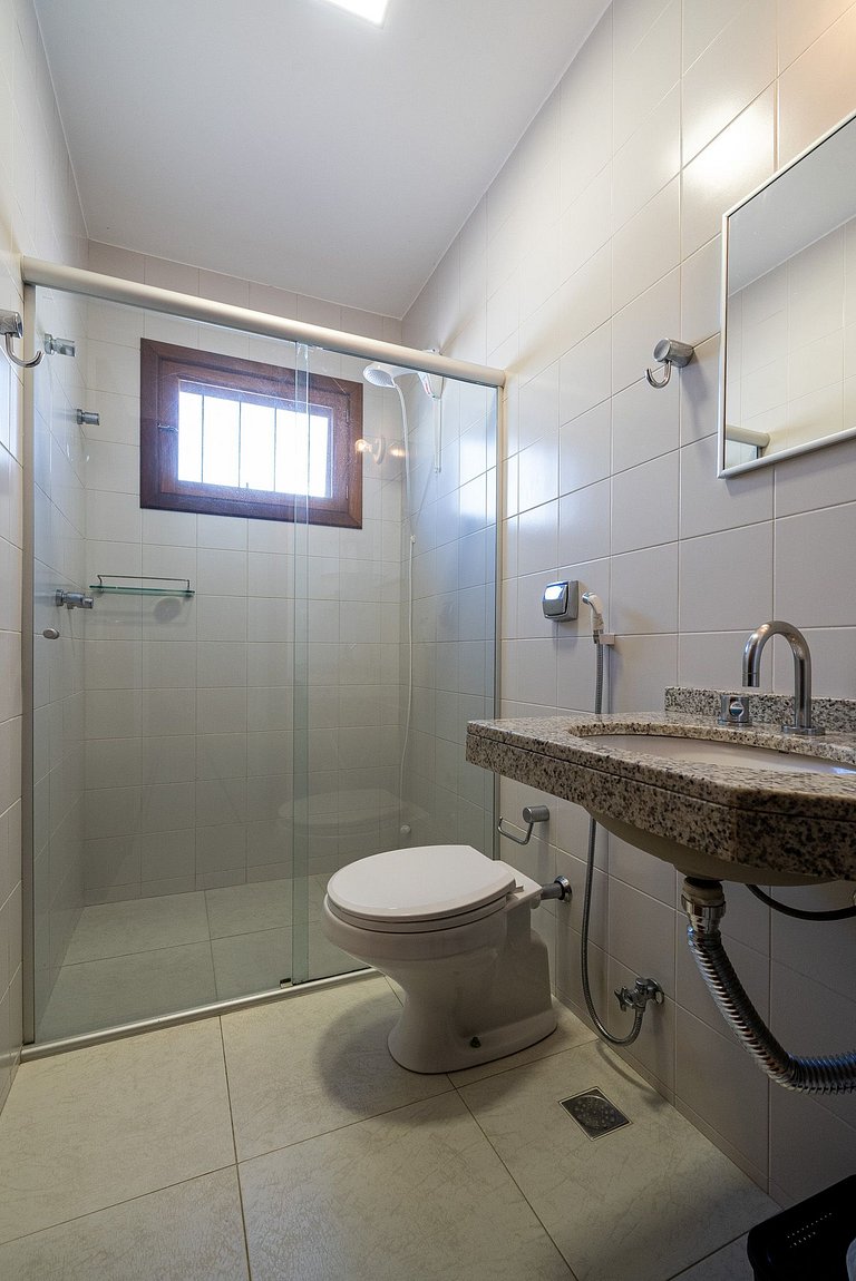 192 - Casa luxo com 5 suítes e piscina aquecida
