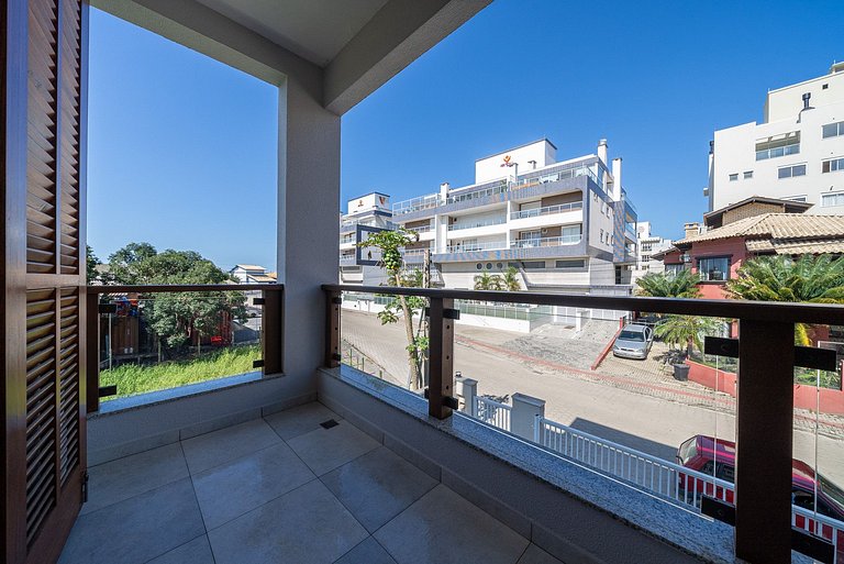 192 - Casa luxo com 5 suítes e piscina aquecida