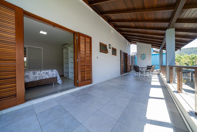 192 - Casa luxo com 5 suítes e piscina aquecida