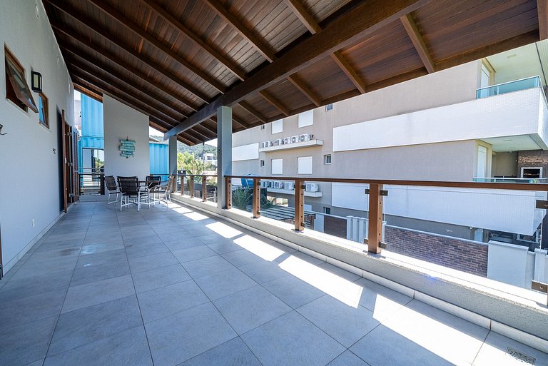 192 - Casa luxo com 5 suítes e piscina aquecida