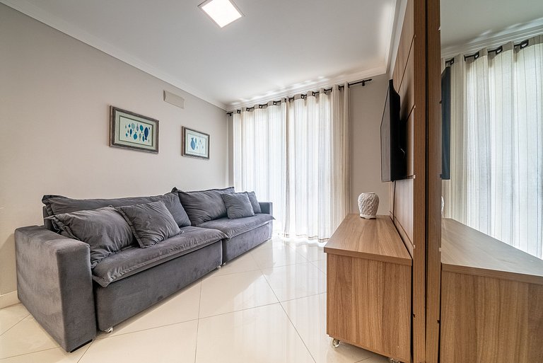 Apartamento em Bombas a aproximadamente 50m da praia.