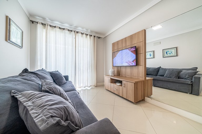Apartamento em Bombas a aproximadamente 50m da praia.