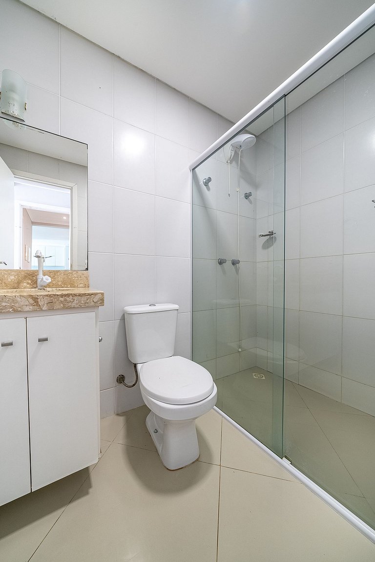 Apartamento em Bombas a aproximadamente 50m da praia.