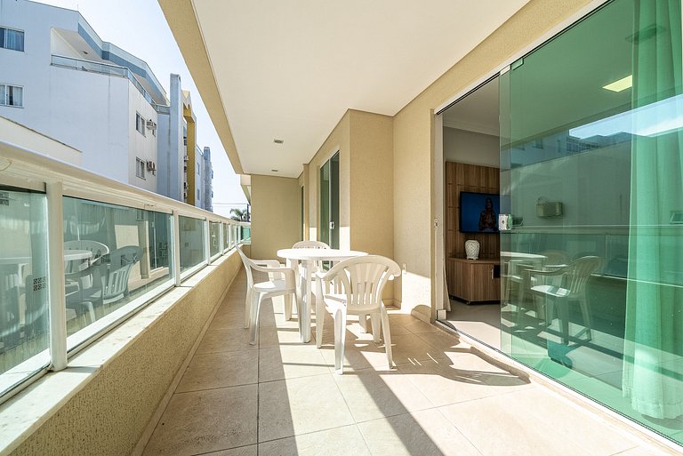 Apartamento em Bombas a aproximadamente 50m da praia.