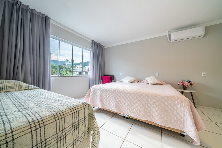 148 - Casa pé na areia Mariscal com 04 dormitórios