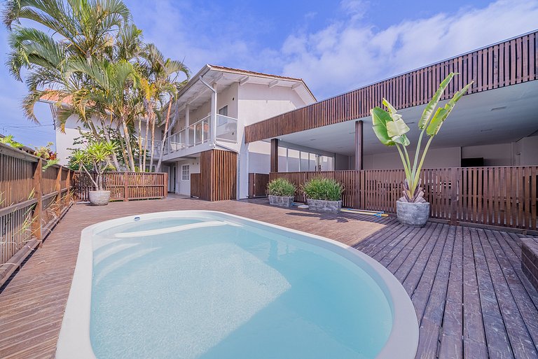 021 -Residencial com Piscina e Jacuzzi em Bombas