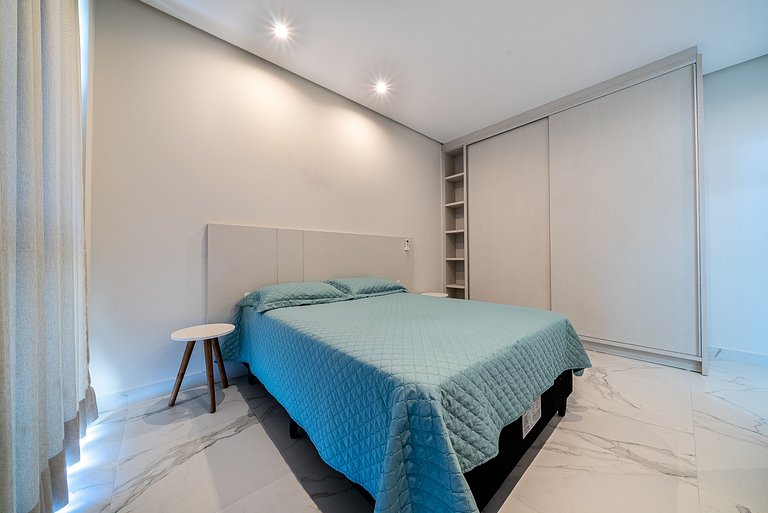 015 - Apartamento alto padrão próximo ao centro e à Praia de