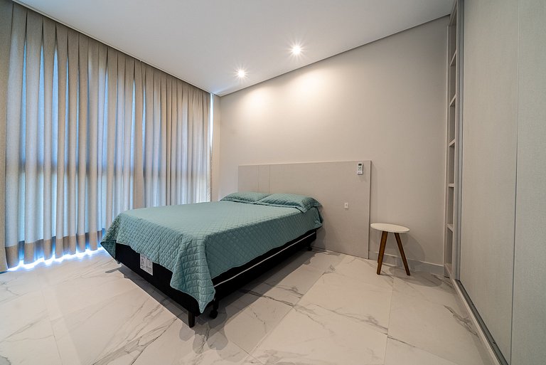 015 - Apartamento alto padrão próximo ao centro e à Praia de