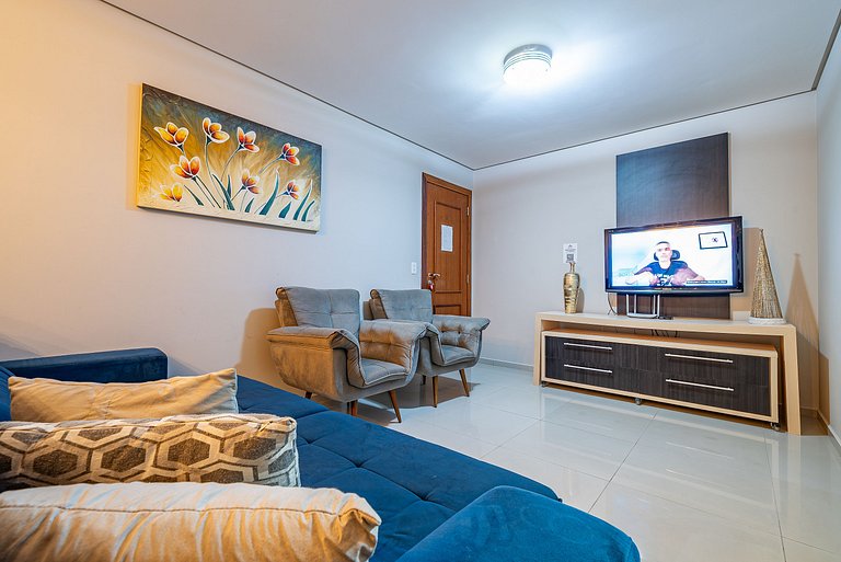 012 - Apartamento espaçoso à 120m Praia de Bombas