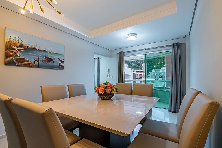 012 - Apartamento espaçoso à 120m Praia de Bombas